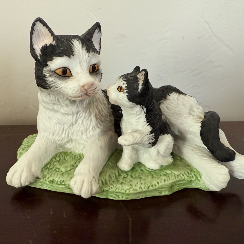 Vintage Brinn’s Cats Porcelain Figurine‎ PGH PA Mother Cat & Kitten Decor